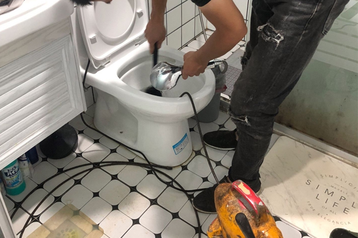 天河马桶堵塞自己疏通还是找师傅?专业上门服务让你省时更省心