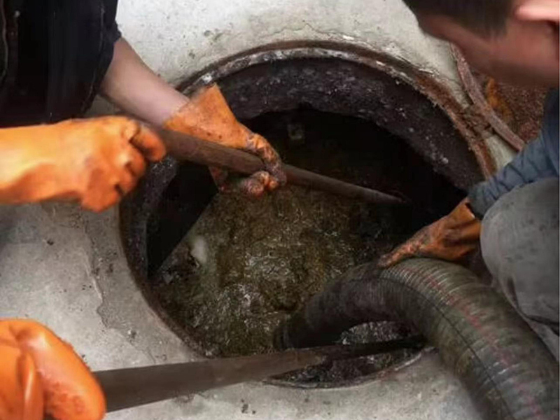 天河清理化粪池时如何避免沼气的危害?